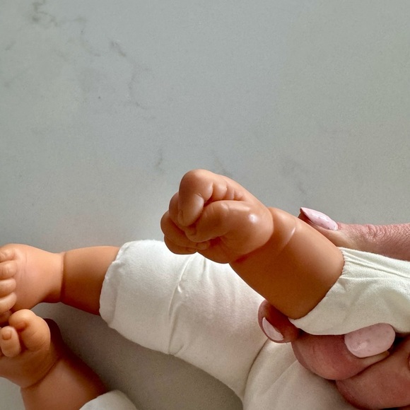 Lifelike Lee Middleton doll - Picture 6 of 10